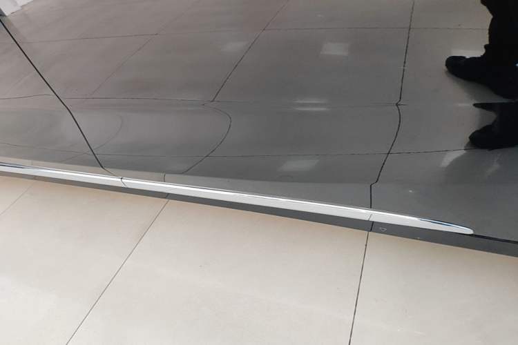 Used VOYAH Dream 2025 PHEV Four-Wheel Drive Excellence Kunpeng Edition Left Side Sill