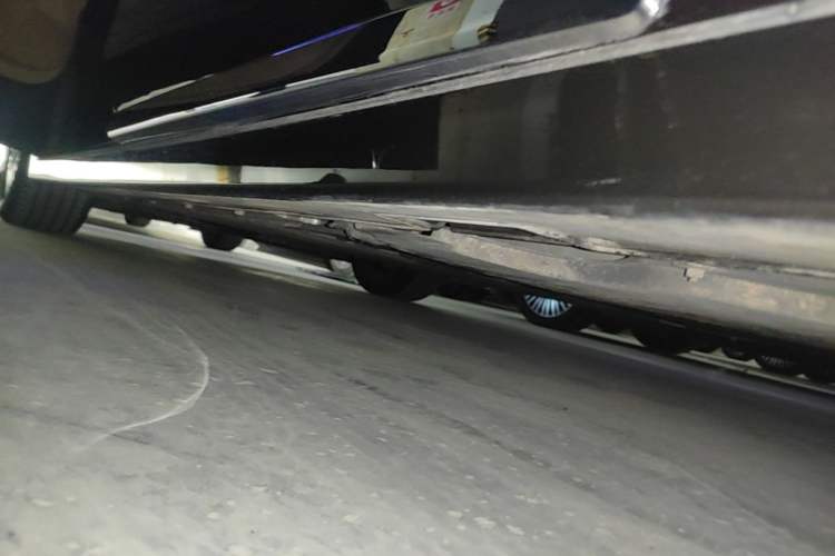 Used VOYAH Dream 2025 PHEV Four-Wheel-Drive Flagship Kunpeng Edition Left Side Sill