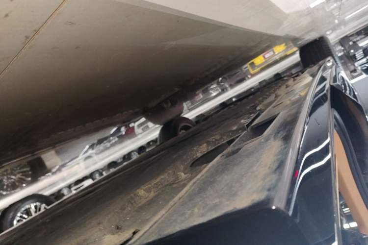 Used VOYAH Dream 2025 PHEV Four-Wheel-Drive Flagship Kunpeng Edition Left Side Sill