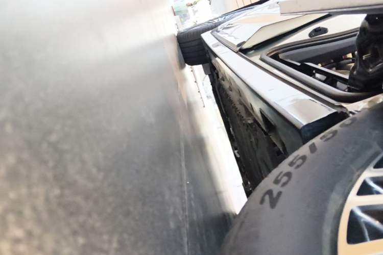 Used VOYAH Dream 2025 PHEV Four-Wheel-Drive Flagship Version – Qiankun Edition Left Side Sill