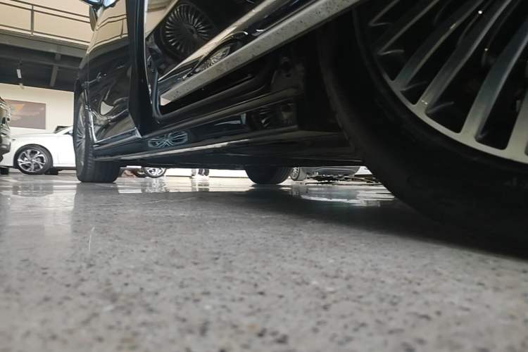 Used VOYAH Dream 2025 PHEV Four-Wheel-Drive Flagship Kunpeng Edition Left Side Sill