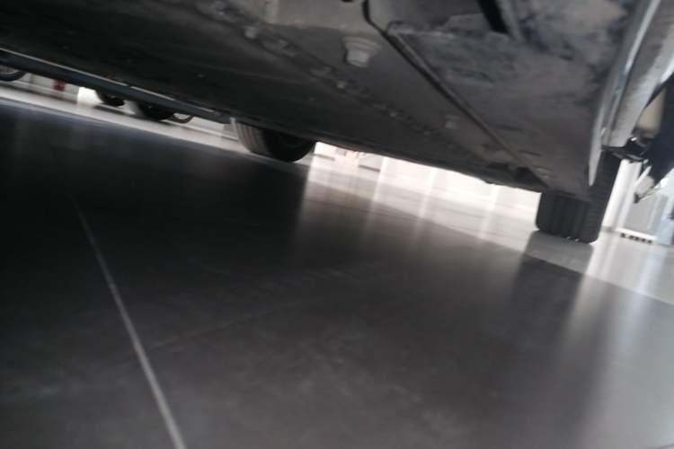 Used VOYAH Dream 2025 PHEV Four-Wheel-Drive Flagship Kunpeng Edition Left Side Sill