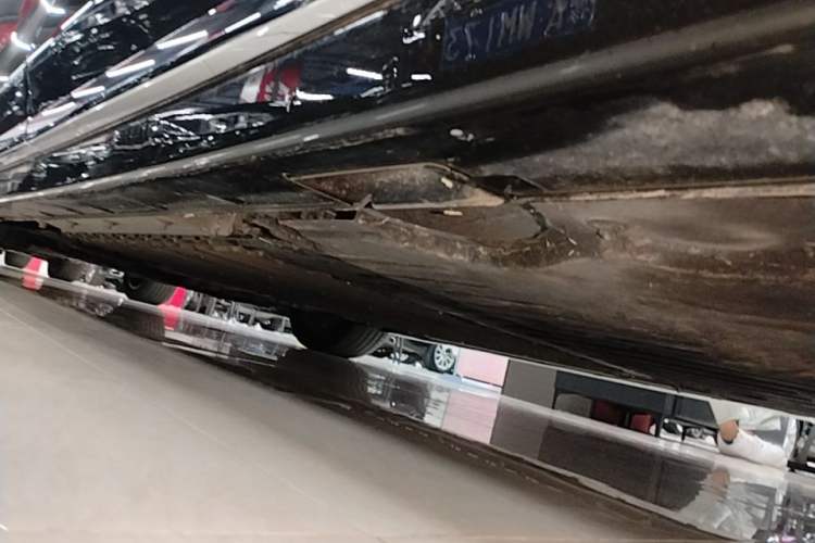Used VOYAH Dream 2025 PHEV Four-Wheel-Drive Flagship Kunpeng Edition Left Side Sill