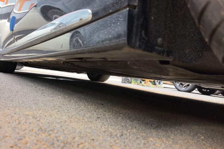 Used VOYAH Dream 2025 PHEV Four-Wheel-Drive Flagship Kunpeng Edition Left Side Sill