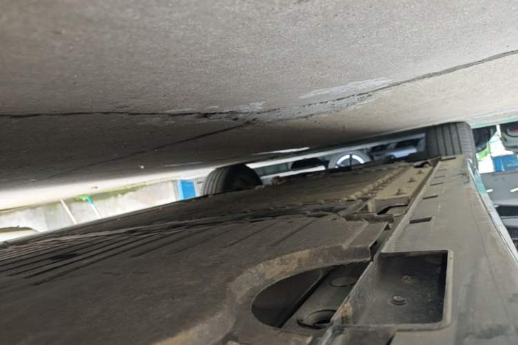 Used VOYAH Dream 2025 PHEV Four-Wheel Drive Prestige Kunpeng Edition Left Side Sill