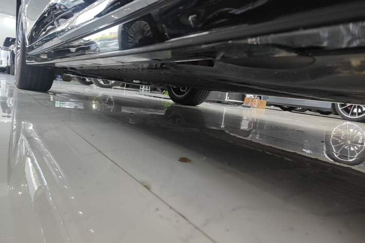 Used VOYAH Dream 2025 PHEV Four-Wheel-Drive Flagship Kunpeng Edition Left Side Sill