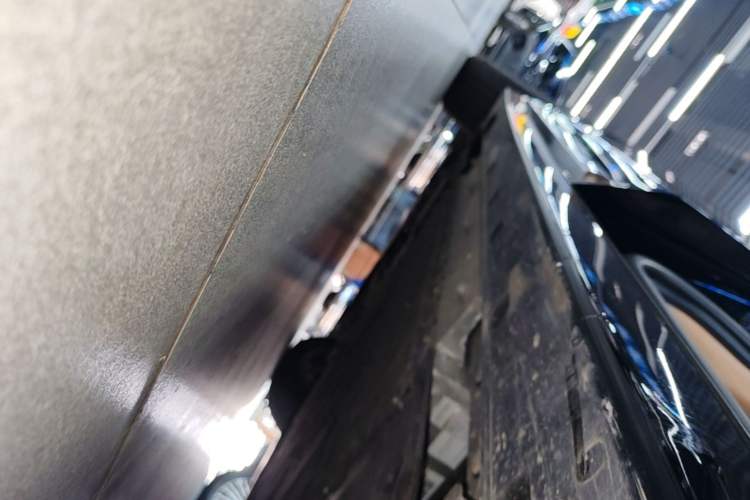 Used VOYAH Dream 2025 PHEV Four-Wheel-Drive Flagship Kunpeng Edition Left Side Sill