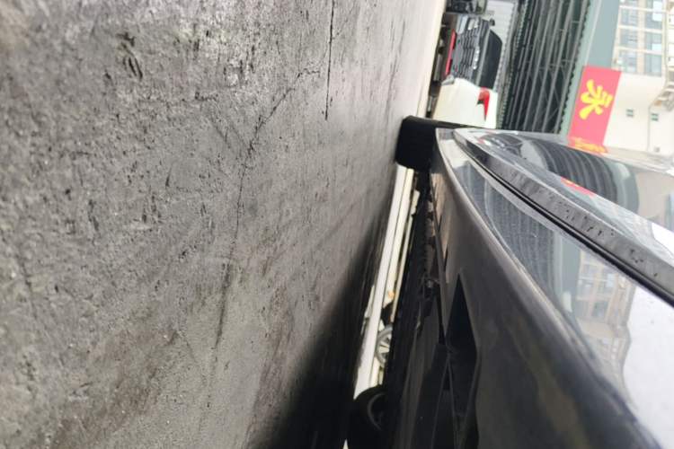 Used VOYAH Dream 2025 PHEV Four-Wheel Drive Prestige Kunpeng Edition Left Side Sill