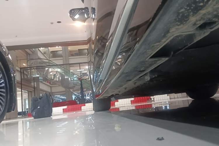 Used VOYAH Dream 2025 PHEV Four-Wheel Drive Prestige Kunpeng Edition Left Side Sill