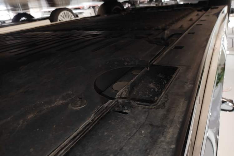 Used VOYAH Dream 2025 PHEV Four-Wheel Drive Prestige Kunpeng Edition Left Side Sill