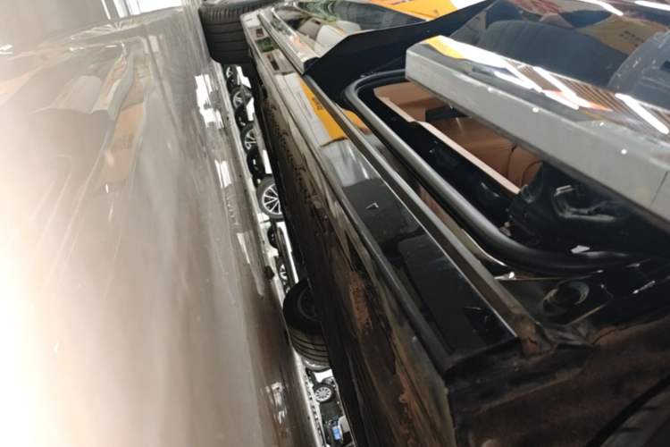 Used VOYAH Dream 2025 PHEV Four-Wheel-Drive Flagship Kunpeng Edition Left Side Sill