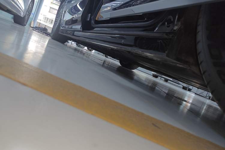Used VOYAH Dream 2025 PHEV Four-Wheel-Drive Flagship Kunpeng Edition Left Side Sill