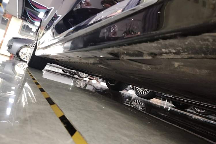 Used VOYAH Dream 2025 PHEV Four-Wheel-Drive Flagship Kunpeng Edition Left Side Sill