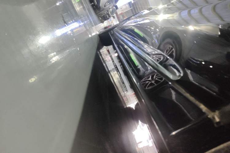 Used VOYAH Dream 2025 PHEV Four-Wheel-Drive Flagship Version – Qiankun Edition Left Side Sill
