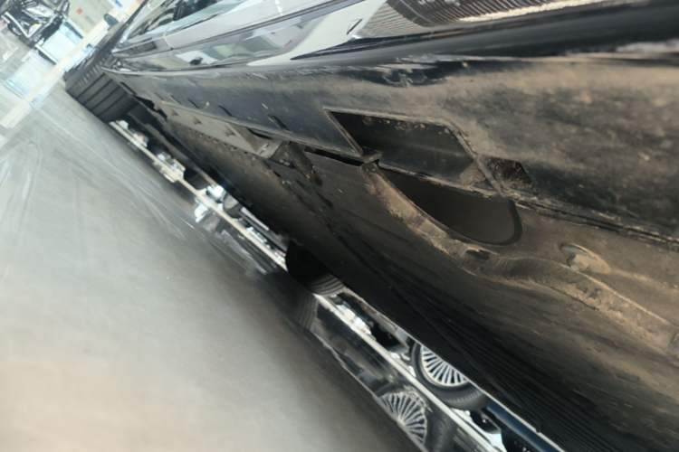 Used VOYAH Dream 2025 PHEV Four-Wheel-Drive Flagship Kunpeng Edition Left Side Sill