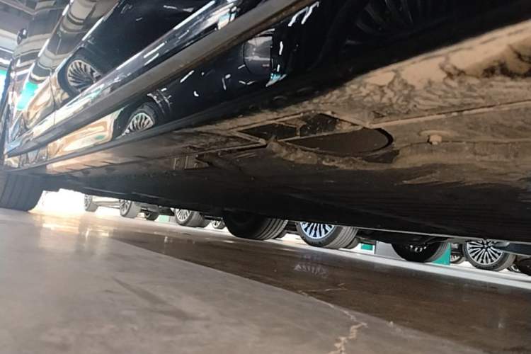 Used VOYAH Dream 2025 PHEV Four-Wheel Drive Prestige Qiankun Edition Left Side Sill