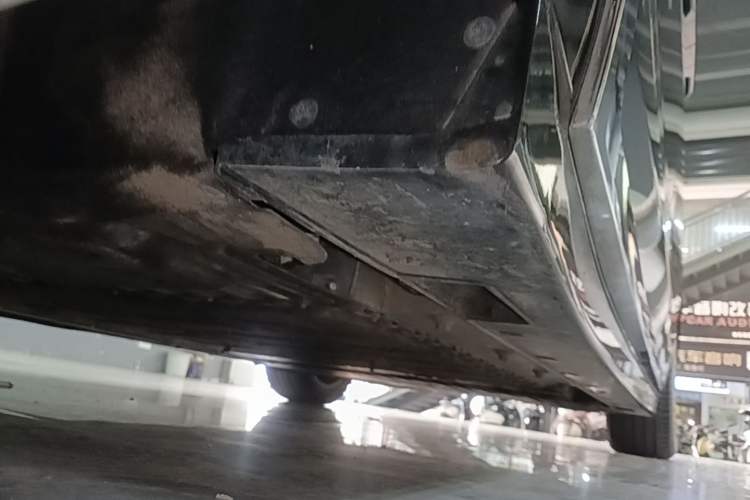 Used VOYAH Dream 2025 PHEV Four-Wheel-Drive Flagship Kunpeng Edition Left Side Sill