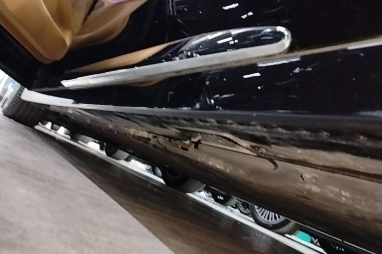 Used VOYAH Dream 2025 PHEV Four-Wheel-Drive Flagship Kunpeng Edition Left Side Sill