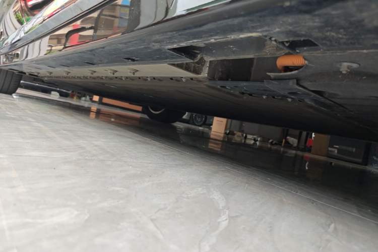 Used VOYAH Dream 2025 EV Four-Wheel-Drive Flagship Qiankun Version Left Side Sill