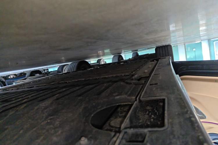Used VOYAH Dream 2025 PHEV Four-Wheel-Drive Flagship Kunpeng Edition Left Side Sill