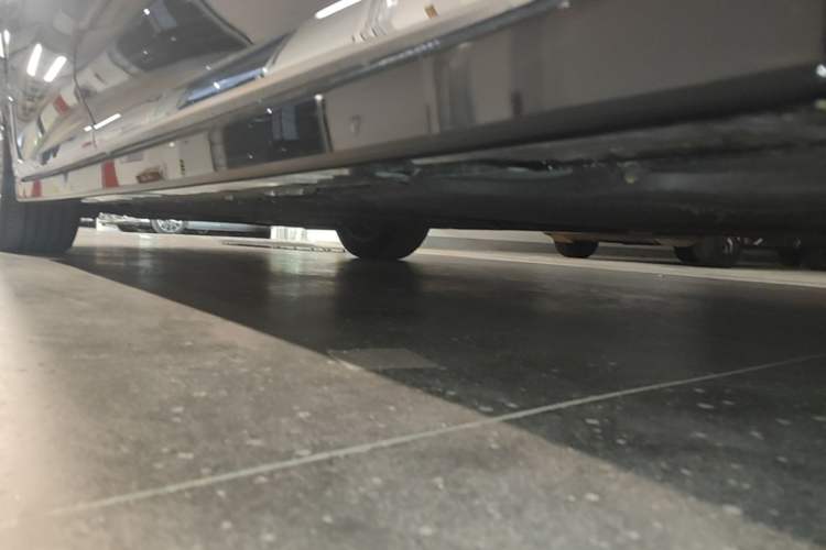 Used VOYAH Dream 2025 PHEV Four-Wheel Drive Excellence Qiankun Edition Left Side Sill