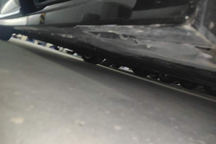 Used VOYAH Dream 2025 PHEV Four-Wheel-Drive Flagship Kunpeng Edition Left Side Sill