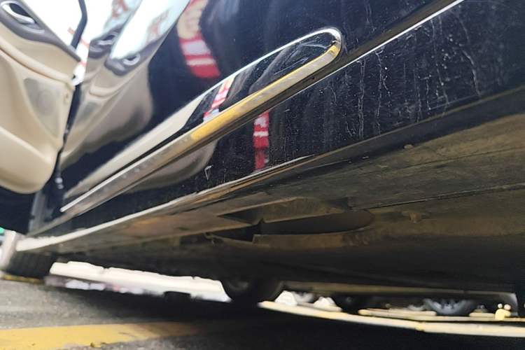 Used VOYAH Dream 2025 PHEV Four-Wheel-Drive Flagship Version – Qiankun Edition Left Side Sill