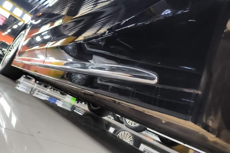 Used VOYAH Dream 2025 PHEV Four-Wheel-Drive Flagship Kunpeng Edition Left Side Sill