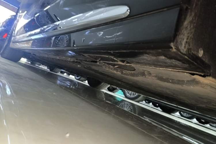 Used VOYAH Dream 2025 PHEV Four-Wheel-Drive Flagship Kunpeng Edition Left Side Sill