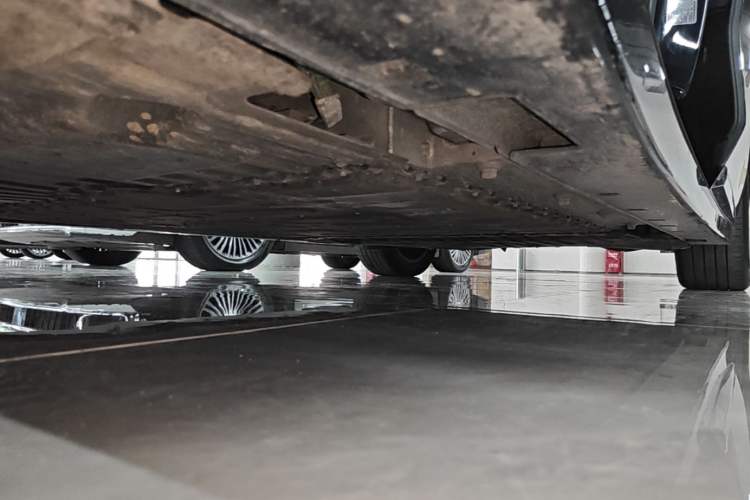 Used VOYAH Dream 2025 PHEV Four-Wheel-Drive Flagship Kunpeng Edition Left Side Sill