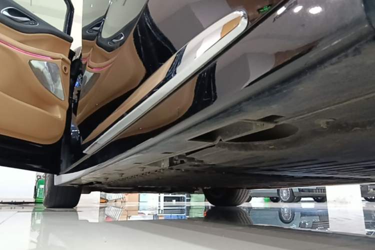Used VOYAH Dream 2025 PHEV Four-Wheel-Drive Flagship Kunpeng Edition Left Side Sill