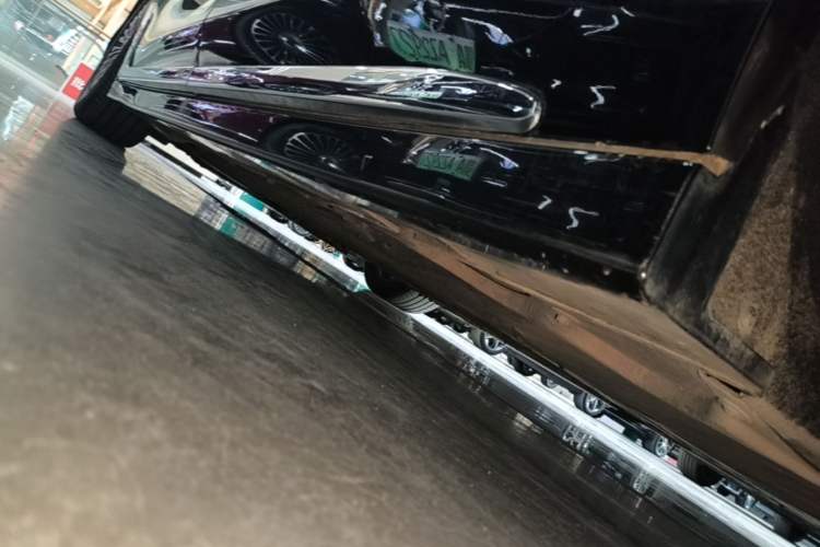 Used VOYAH Dream 2025 PHEV Four-Wheel-Drive Flagship Kunpeng Edition Left Side Sill