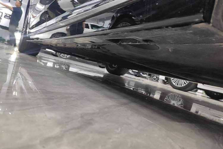Used VOYAH Dream 2025 PHEV Four-Wheel Drive Excellence Qiankun Edition Left Side Sill