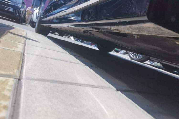 Used VOYAH Dream 2025 PHEV Four-Wheel Drive Prestige Qiankun Edition Left Side Sill