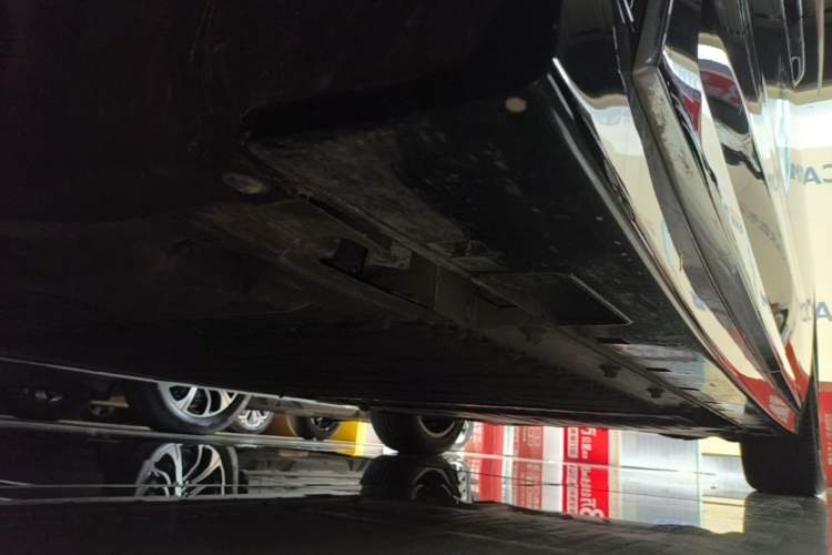 Used VOYAH Dream 2025 PHEV Four-Wheel Drive Prestige Kunpeng Edition Left Side Sill