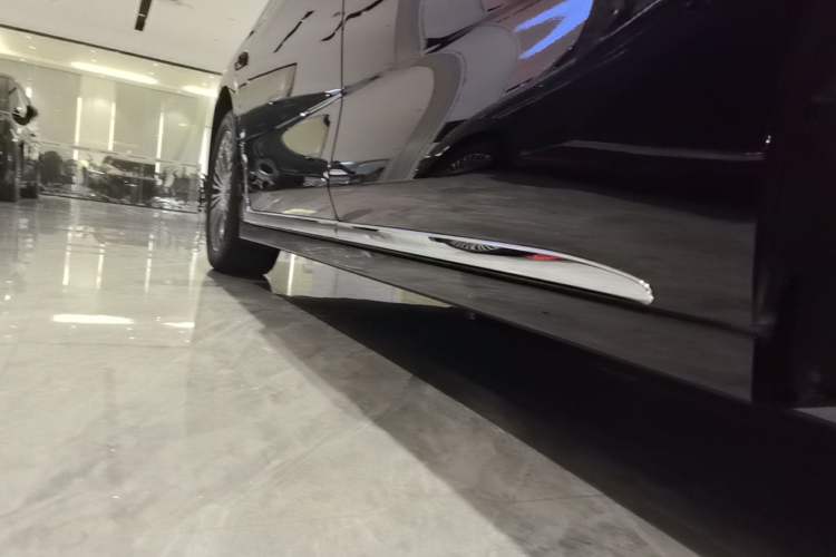 Used VOYAH Dream 2025 PHEV Four-Wheel Drive Excellence Qiankun Edition Left Side Sill