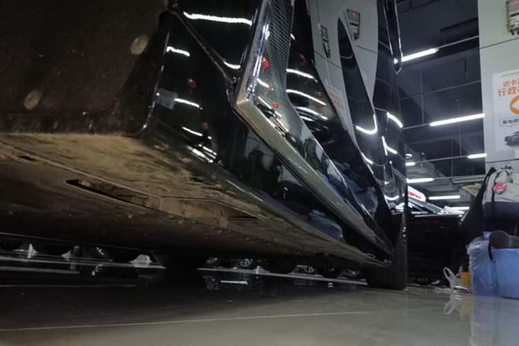 Used VOYAH Dream 2025 PHEV Four-Wheel-Drive Flagship Kunpeng Edition Left Side Sill