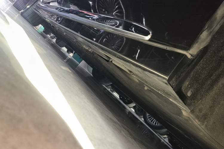 Used VOYAH Dream 2025 PHEV Four-Wheel-Drive Flagship Version – Qiankun Edition Left Side Sill