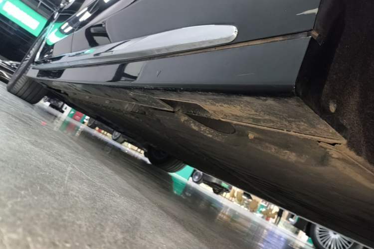Used VOYAH Dream 2025 PHEV Four-Wheel Drive Excellence Qiankun Edition Left Side Sill