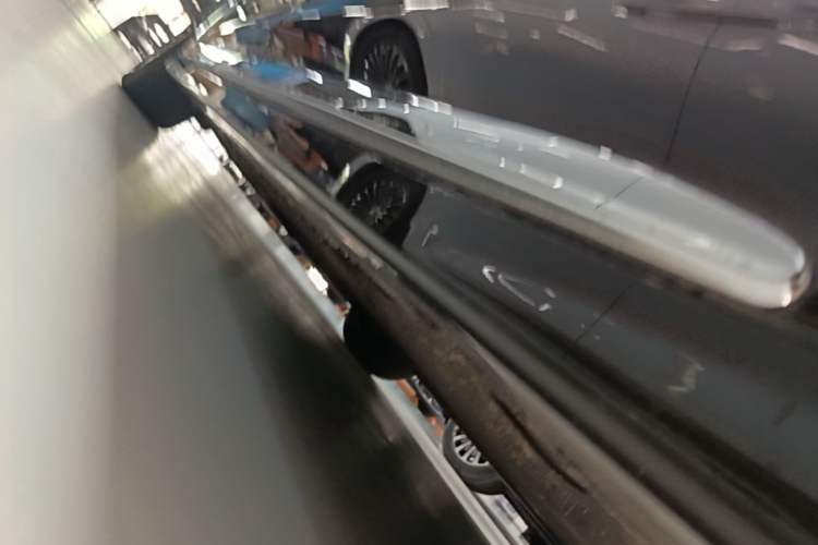 Used VOYAH Dream 2025 PHEV Four-Wheel Drive Prestige Kunpeng Edition Left Side Sill