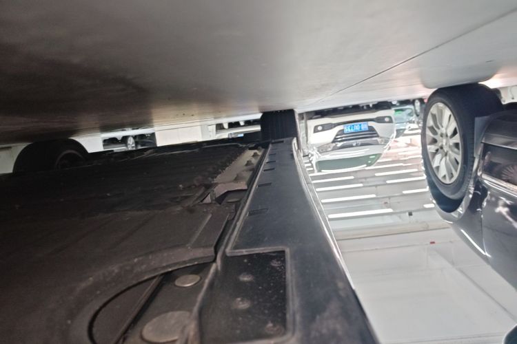 Used VOYAH Dream 2025 PHEV Four-Wheel Drive Prestige Kunpeng Edition Left Side Sill