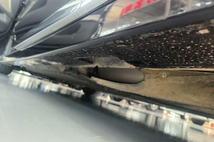 Used VOYAH Dream 2025 PHEV Four-Wheel-Drive Flagship Kunpeng Edition Left Side Sill