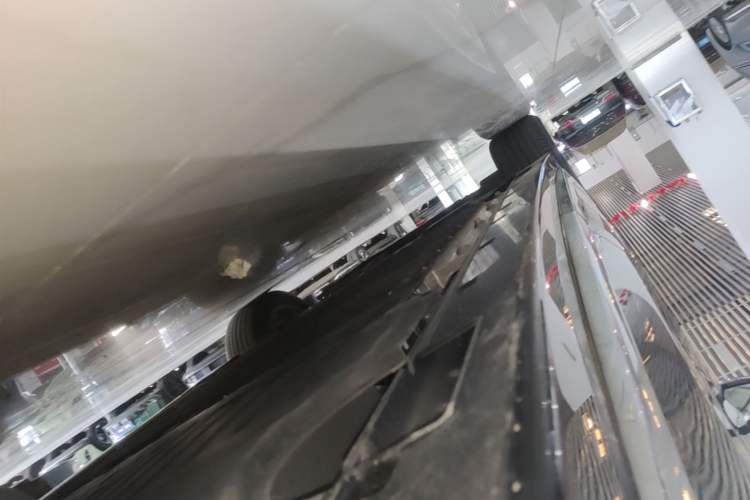 Used VOYAH Dream 2025 PHEV Four-Wheel Drive Prestige Kunpeng Edition Left Side Sill