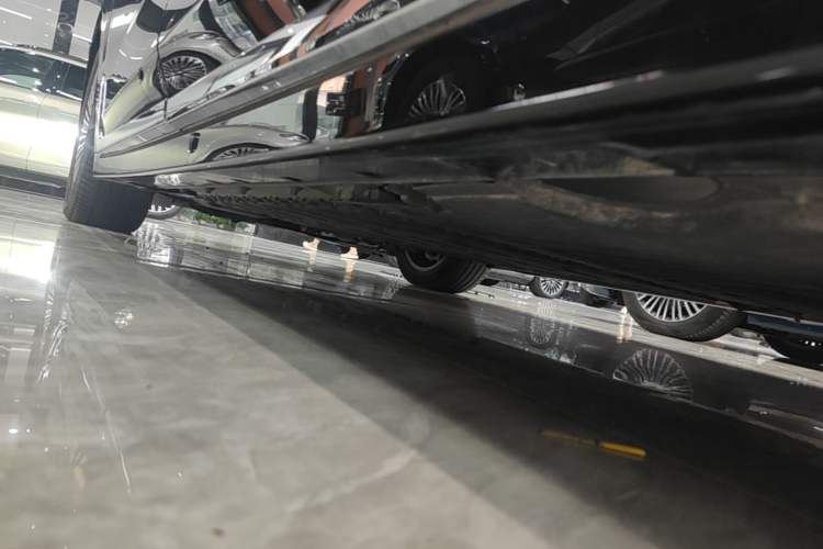 Used VOYAH Dream 2025 PHEV Four-Wheel Drive Excellence Qiankun Edition Left Side Sill