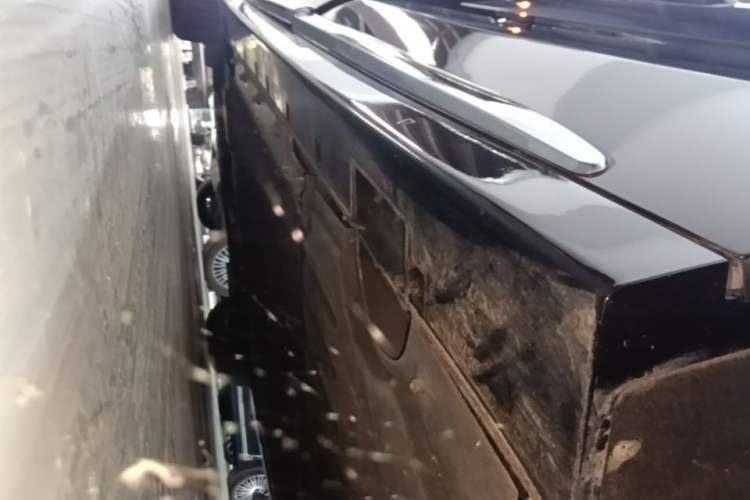 Used VOYAH Dream 2025 PHEV Four-Wheel Drive Prestige Kunpeng Edition Left Side Sill