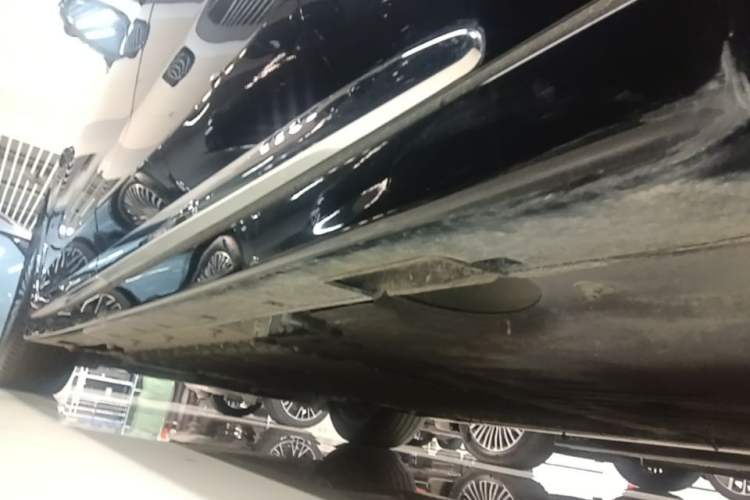 Used VOYAH Dream 2025 PHEV Four-Wheel Drive Prestige Qiankun Edition Left Side Sill