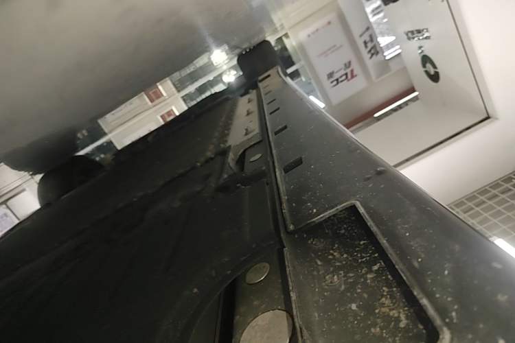 Used VOYAH Dream 2025 PHEV Four-Wheel Drive Prestige Kunpeng Edition Left Side Sill