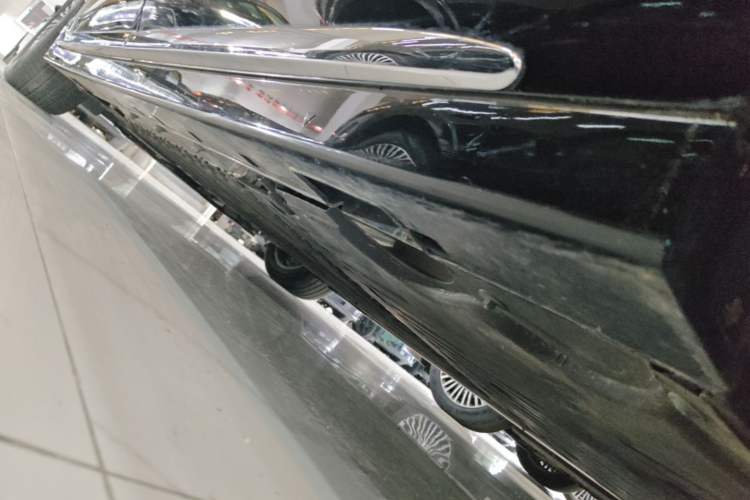 Used VOYAH Dream 2025 PHEV Four-Wheel-Drive Flagship Kunpeng Edition Left Side Sill