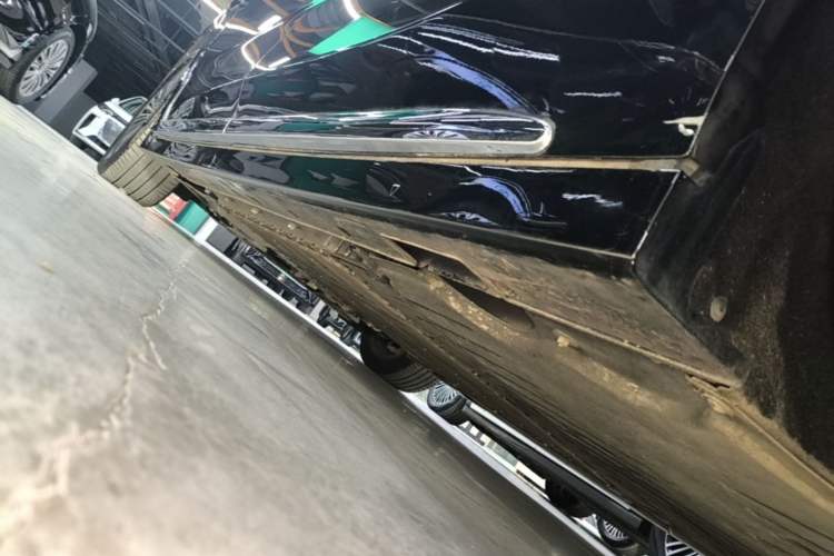 Used VOYAH Dream 2025 PHEV Four-Wheel Drive Excellence Qiankun Edition Left Side Sill