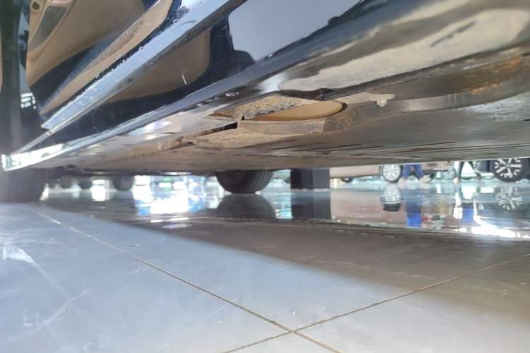 Used VOYAH Dream 2025 PHEV Four-Wheel Drive Prestige Qiankun Edition Left Side Sill